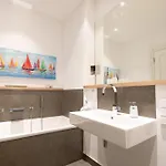 First Bel Etage アパート ゼリン